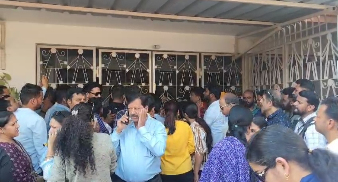 निजी स्कूलों की मनमानी, अभिभावकों का आरोप स्कूल ने बढ़ाई 35 प्रतिशत फीस
