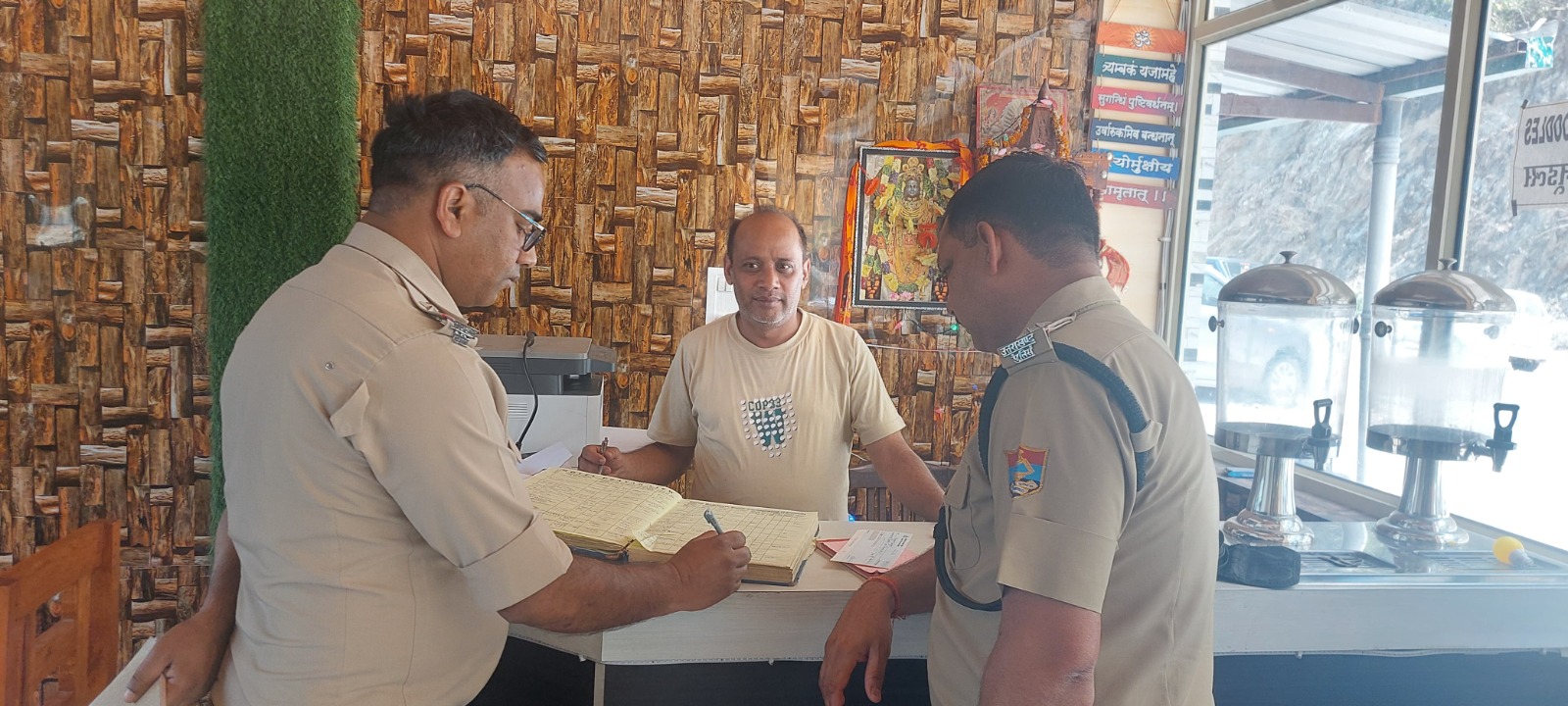 चार धाम यात्रा मार्ग पर पुलिस ने चलाया सत्यापन अभियान