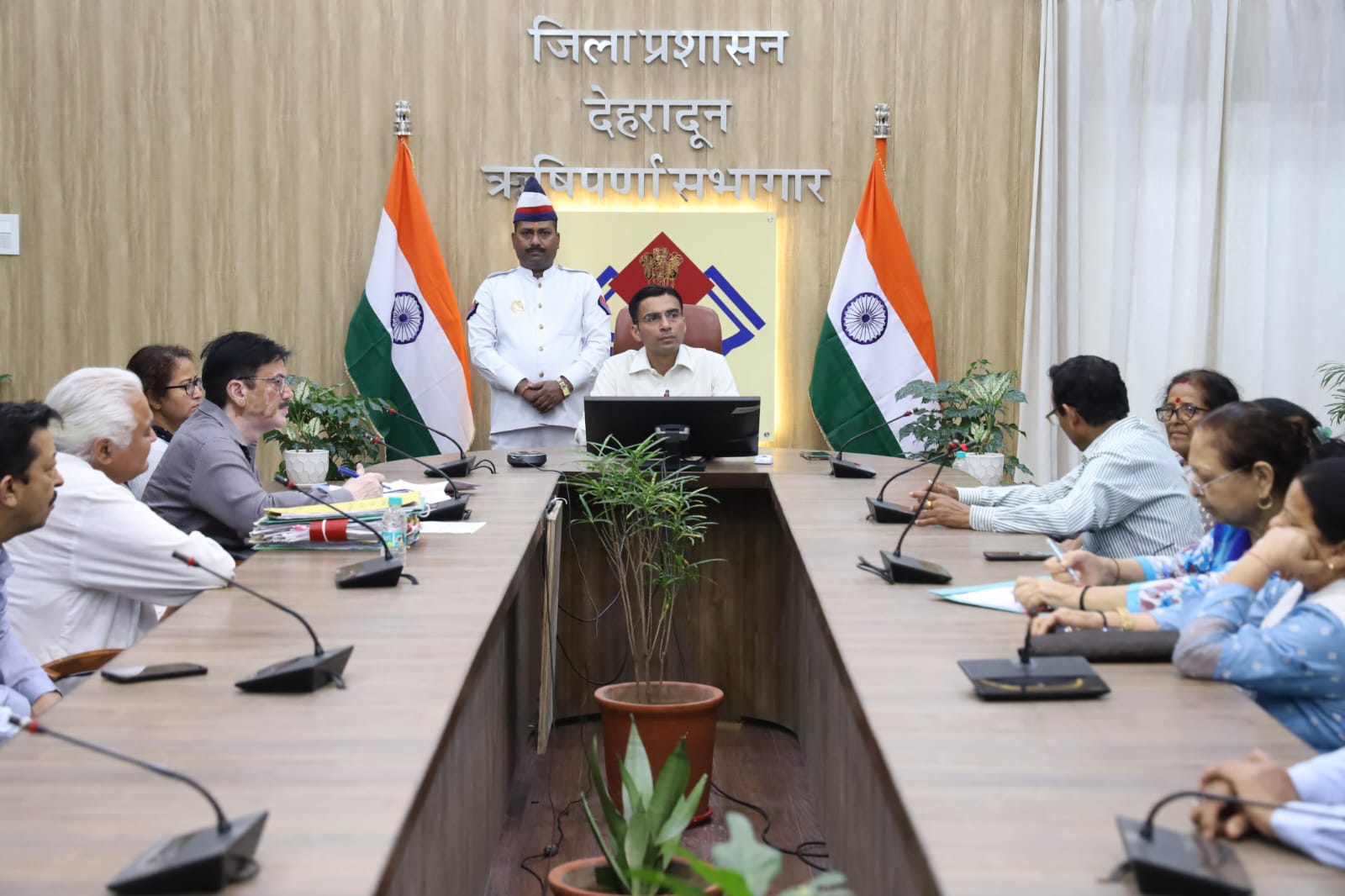 राज्य निर्माण में आपके योगदान के ऋणी हैं हमः डीएम