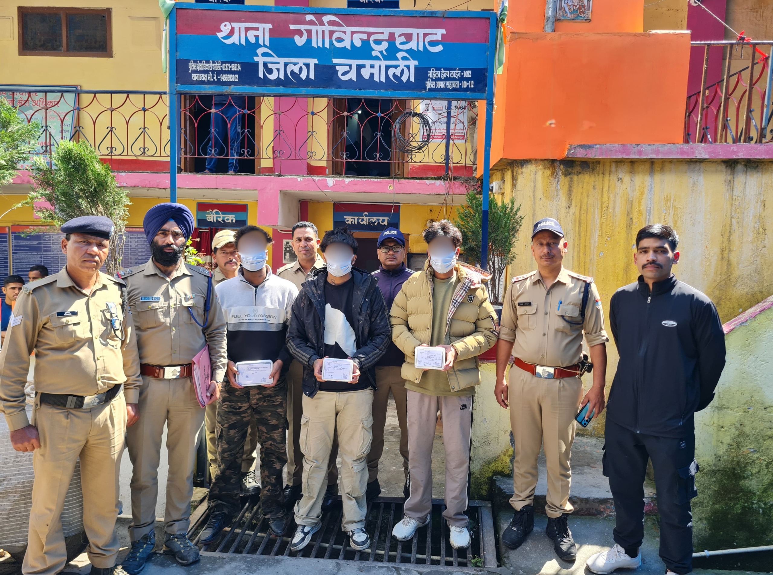 पर्यटकों से लूटपाट और मारपीट, पुलिस ने 24 घंटे के भीतर तीन अभियुक्तों को किया गिरफ्तार, फोन और नकदी बरामद