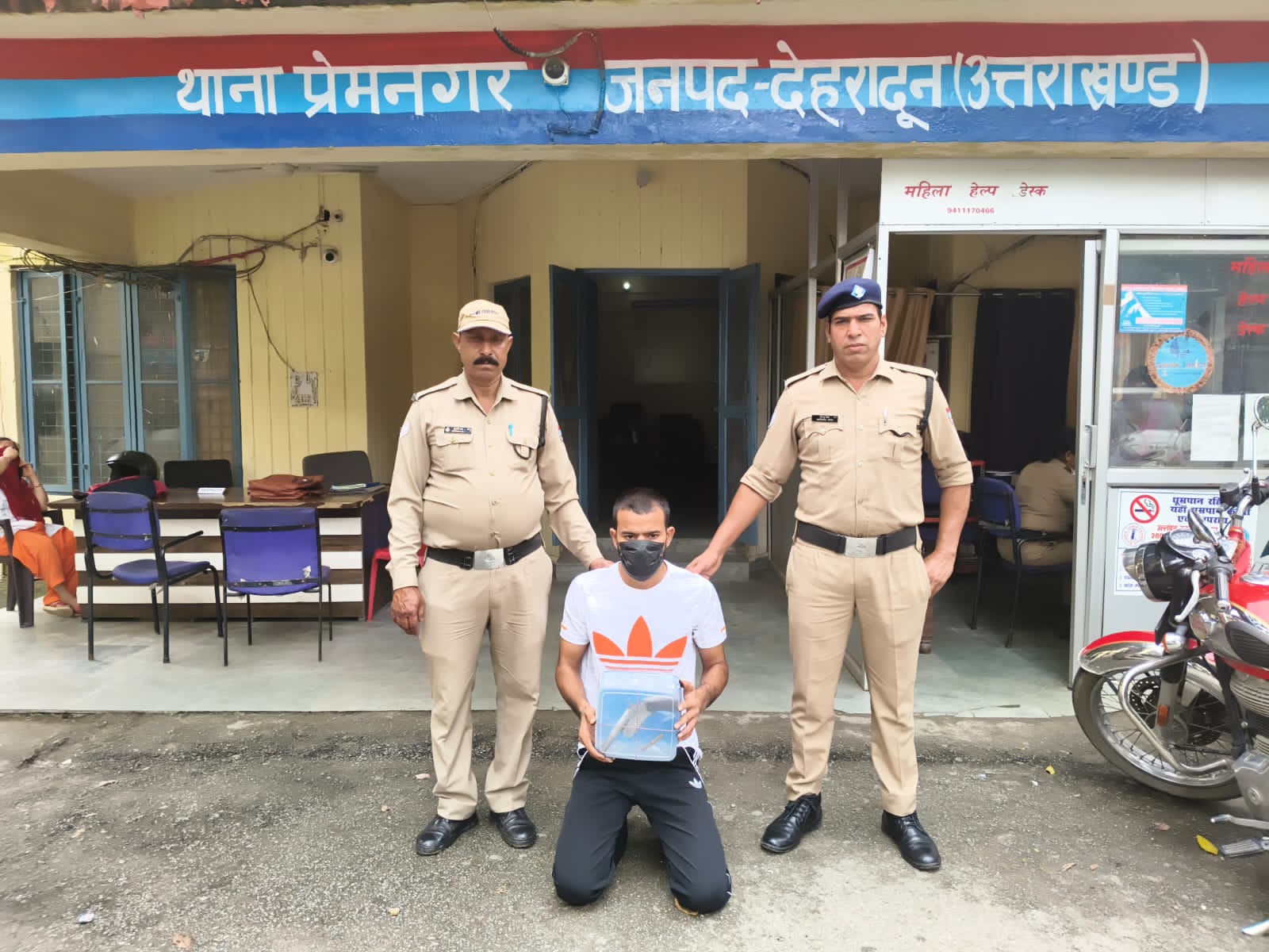 प्रेमनगर स्थित हॉस्टल में फायरिंग करने वाले एक छात्र क़ो पुलिस ने किया गिरफ्तार